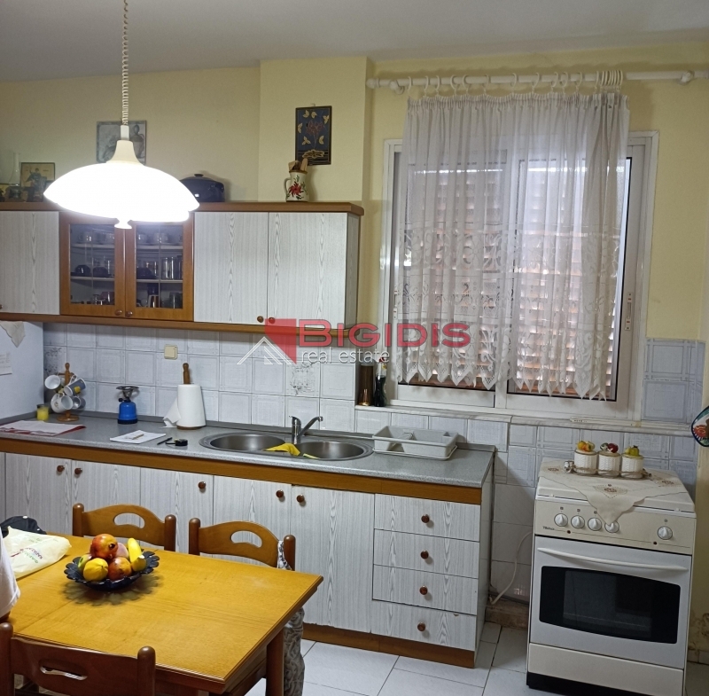 MONOKATOIKIA  270 m2 ισόγειο 145 με 3 δωμάτια σαλοκουζίνα