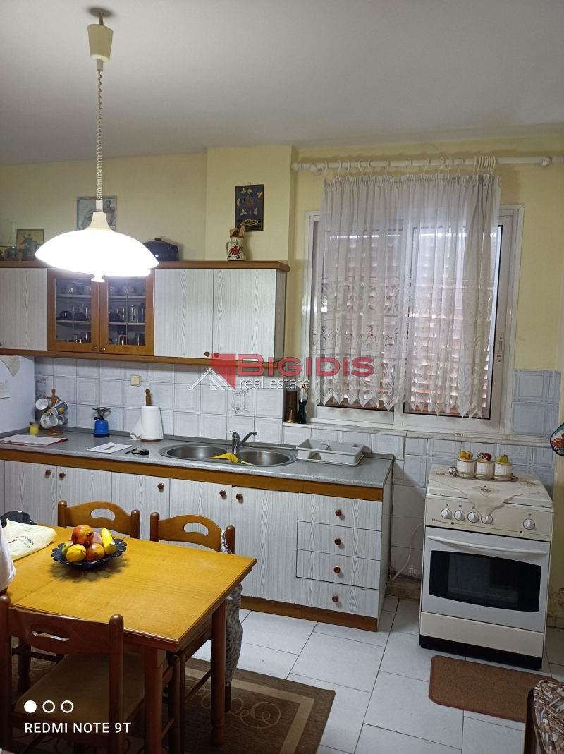 MONOKATOIKIA  270 m2 ισόγειο 145 με 3 δωμάτια σαλοκουζίνα