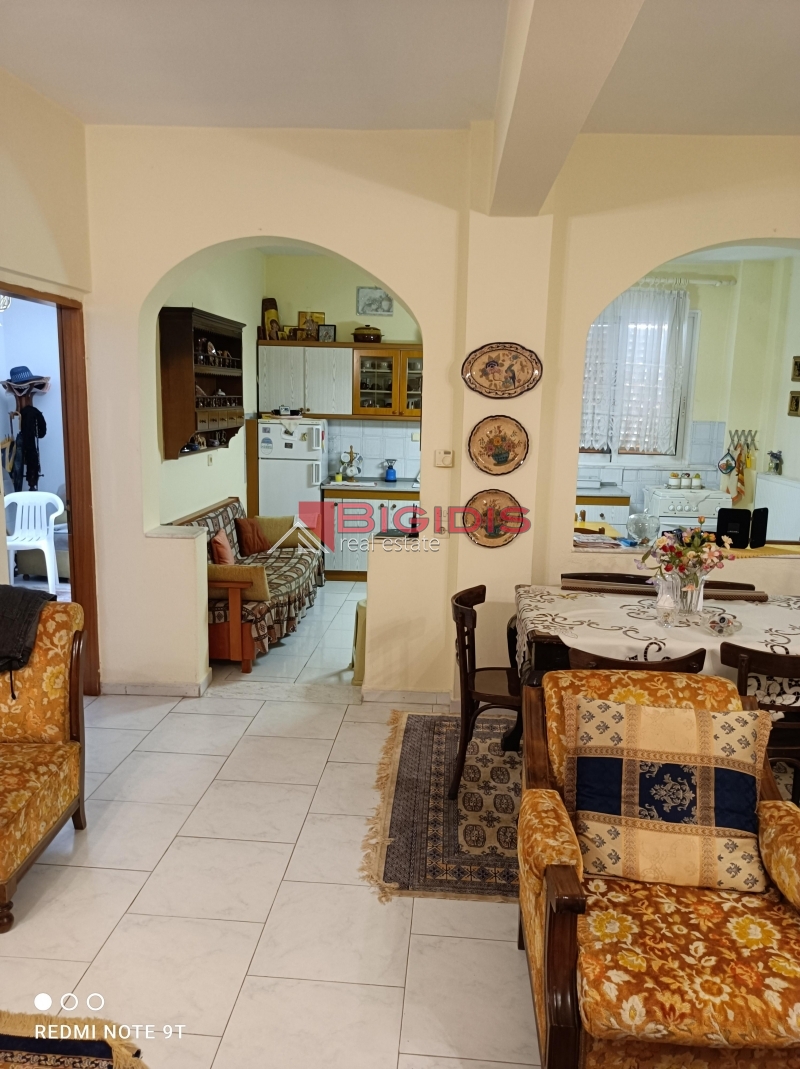 MONOKATOIKIA  270 m2 ισόγειο 145 με 3 δωμάτια σαλοκουζίνα