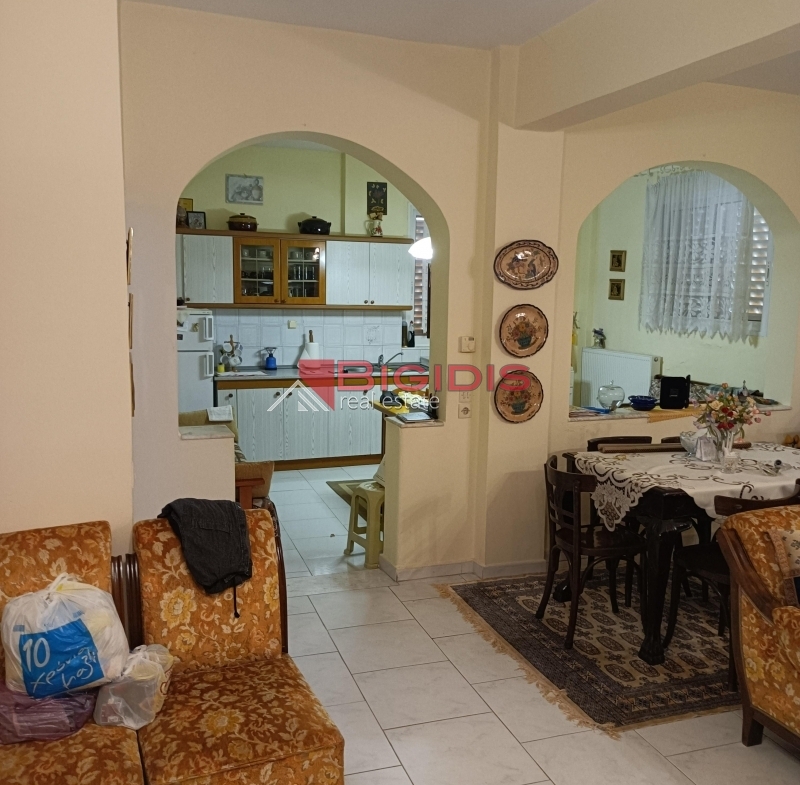 MONOKATOIKIA  270 m2 ισόγειο 145 με 3 δωμάτια σαλοκουζίνα