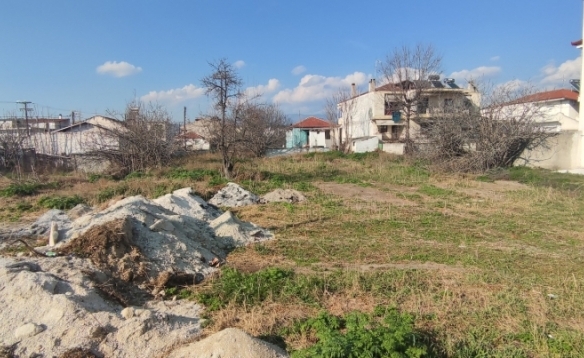 ΕΠΕΝΔΥΤΙΚΟ οικόπεδο για κατοικία .