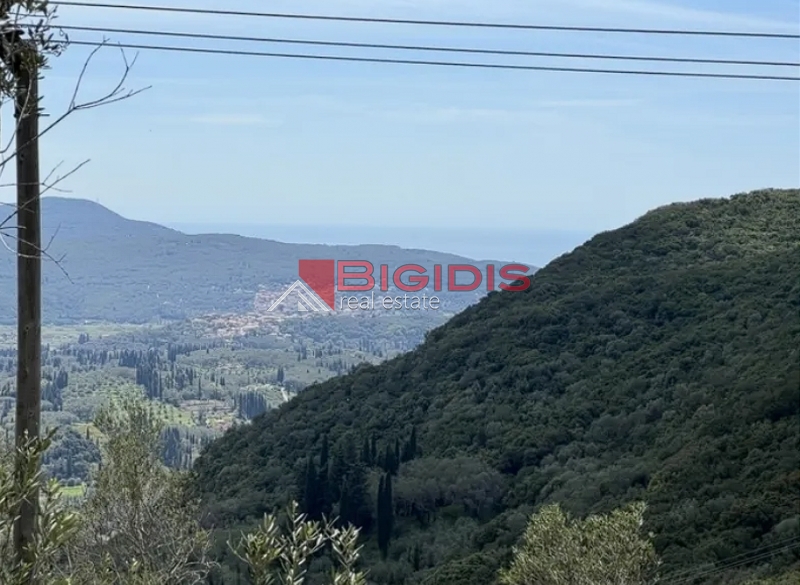 εξαιρετικό αμφιθεατρικό αγροτεμάχιο ΚΕΡΚΥΡΑ.
