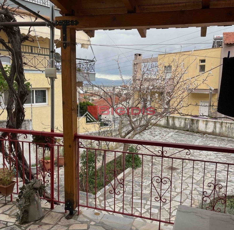 Μονοκατοικία στην ΚΑΛΛΙΘΕΑ με θέα .