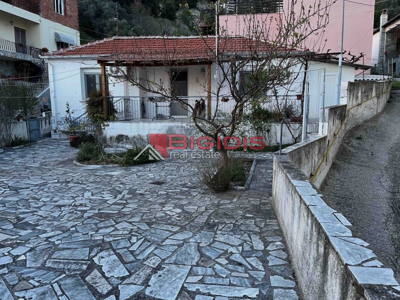 Μονοκατοικία στην ΚΑΛΛΙΘΕΑ με θέα .