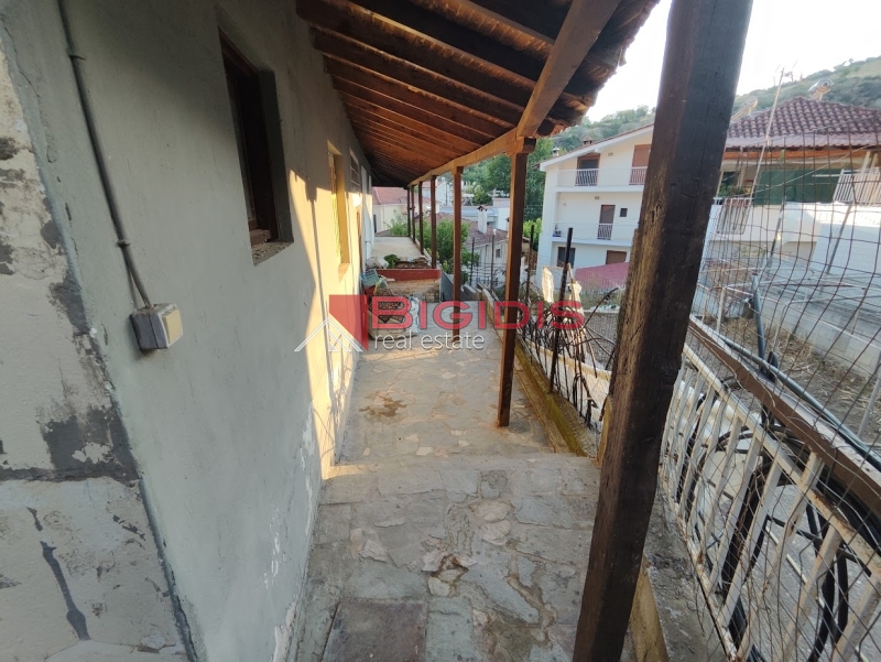 Δυόροφη μονοκατοικία , ισόγεια κατοικίσημη   και 1ος ημιτελής