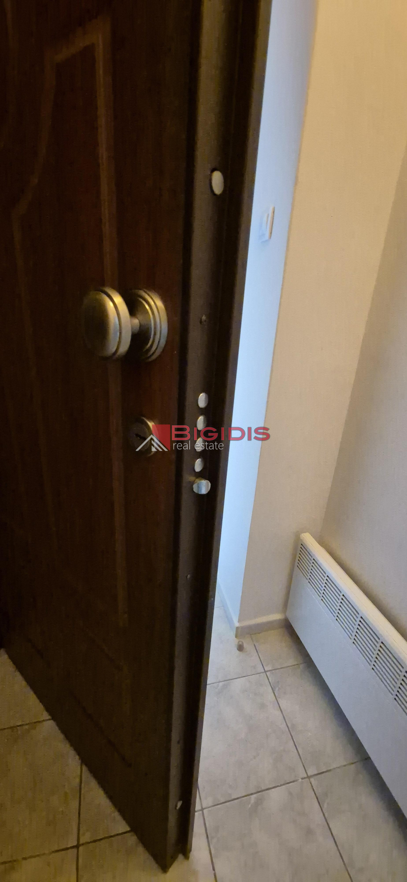 20-83711312 Γκαρσονιέρα στο κέντρο