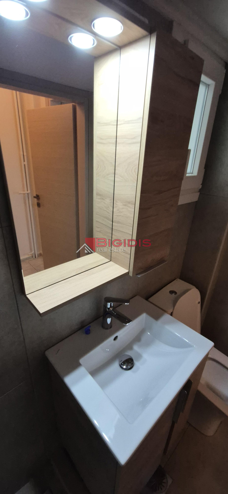 20-83714113 Γκαρσονιέρα στο κέντρο