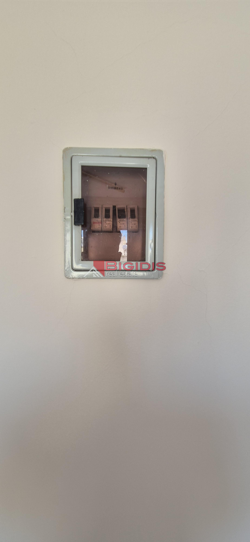 20-84227760 Γραφείο στον πεζόδρομο