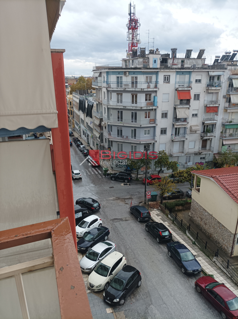 Διαμέρισμα με εμβαδόν 80 τ.μ. προς ενοικίαση στην περιοχή Τριών Ταξιαρχών