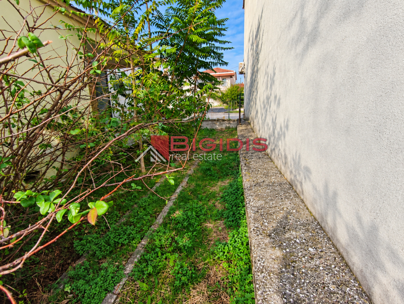 Συγκροτημα κτιρίων μονοκατοικία αποθηκη καταστηματα